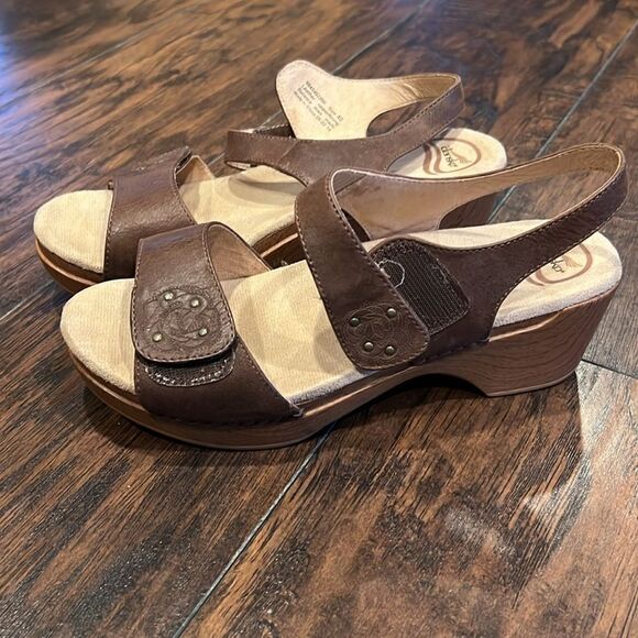 Dansko Women 40 Sonnet Sandal Ankle Strap Clog Stud Floral Leather US Sz 8.5 - Picture 2 of 8